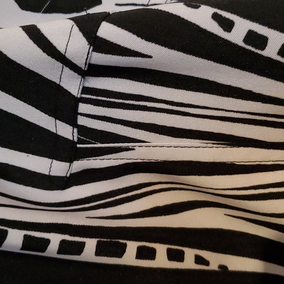 Jones New York sleeveless shift dress size 14 and a stone and black color. - Picture 2 of 7